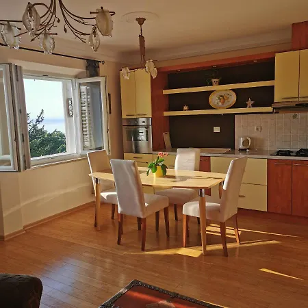 Appartamento Beach Apartments Lovran Laurana